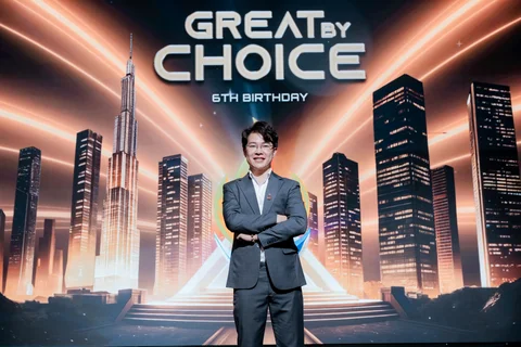 Pham Tien Dat, Founder & CEO of Dmobin, standing in front of a "Great by Choice 6th Birthday" backdrop